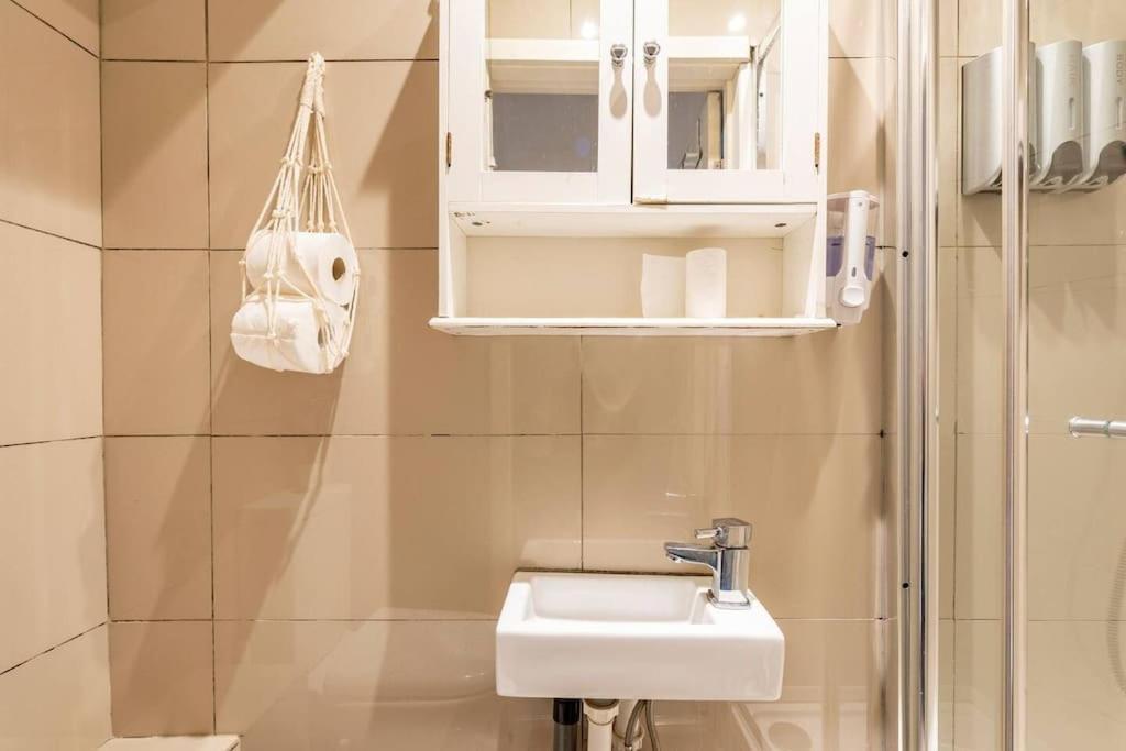 Cosy Double In Limehouse-stephney *