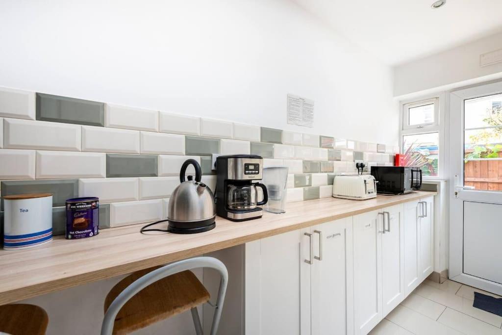 Cosy Double In Limehouse-stephney Londra