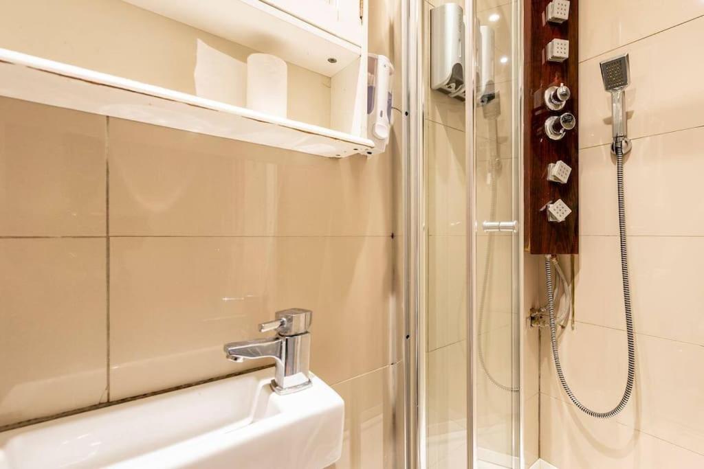 Cosy Double In Limehouse-stephney * Londra