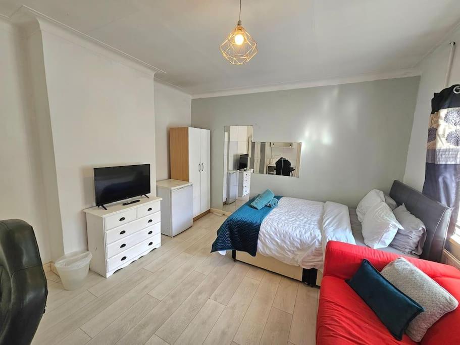Cosy Double In Limehouse-stephney